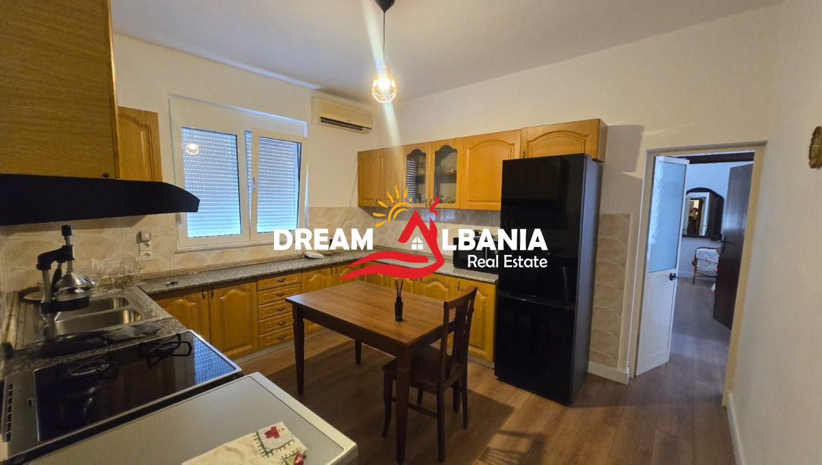 Dublex me Qera Rruga e Barikadave (13)