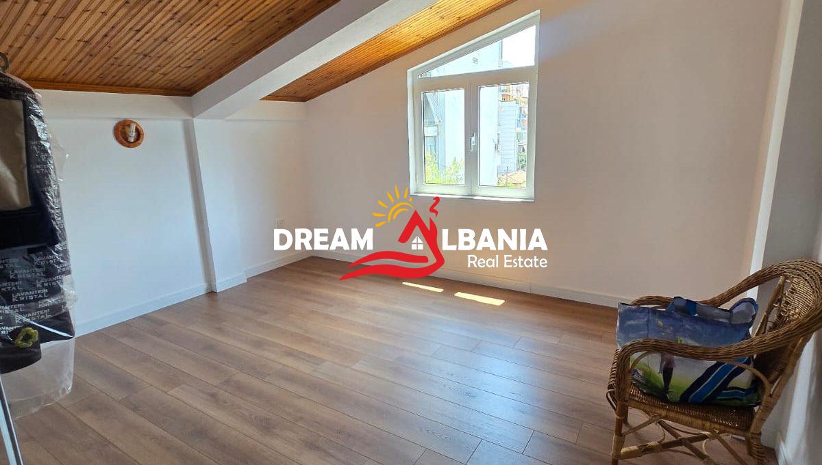 Dublex me Qera Rruga e Barikadave (15)