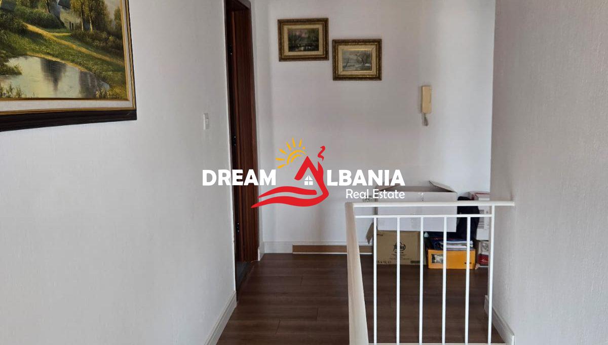 Dublex me Qera Rruga e Barikadave (16)