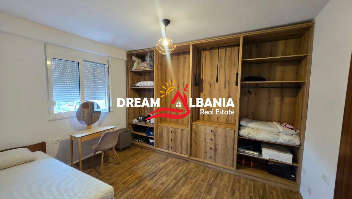 Dublex me Qera Rruga e Barikadave (17)