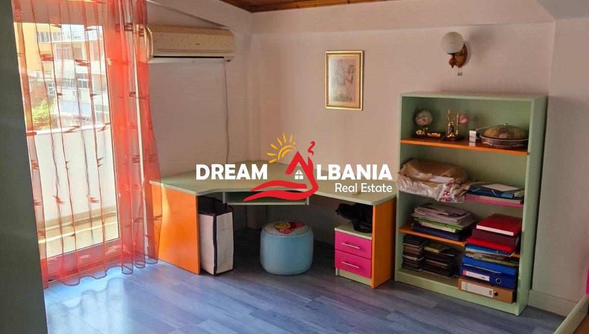 Dublex me Qera Rruga e Barikadave (19)