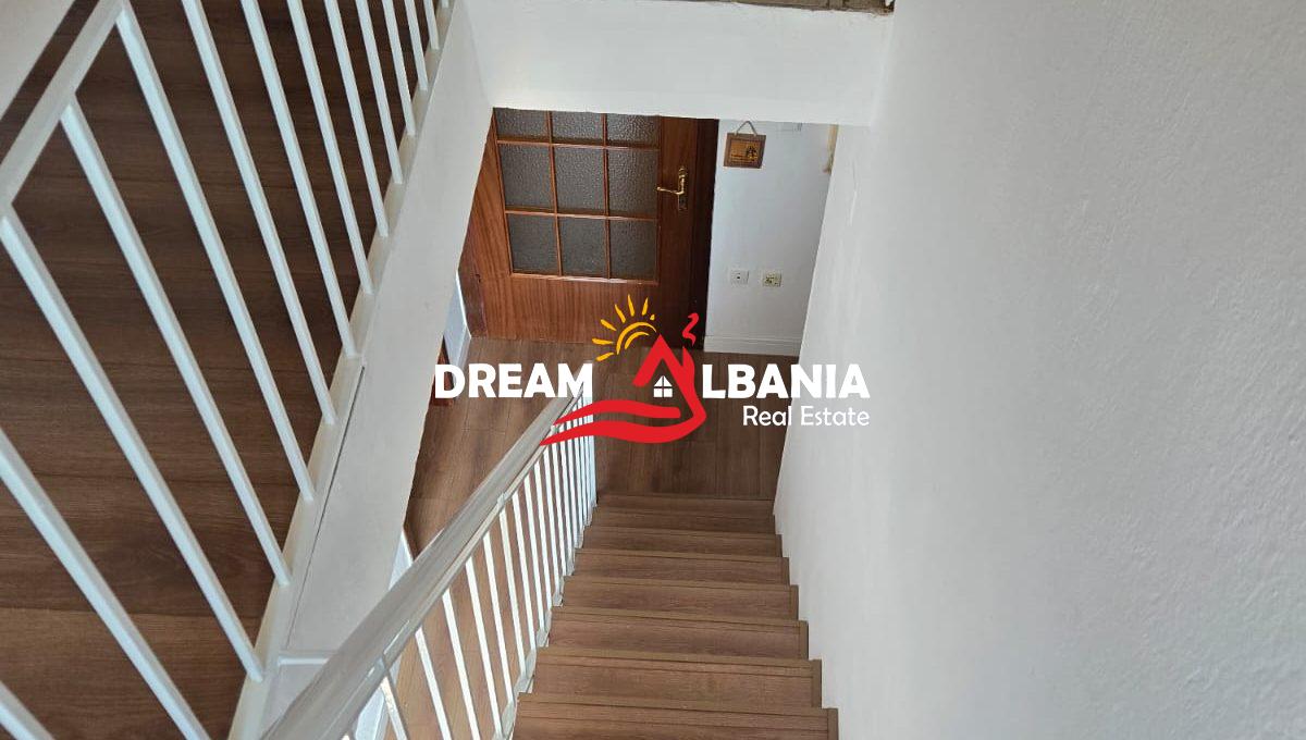 Dublex me Qera Rruga e Barikadave (3)