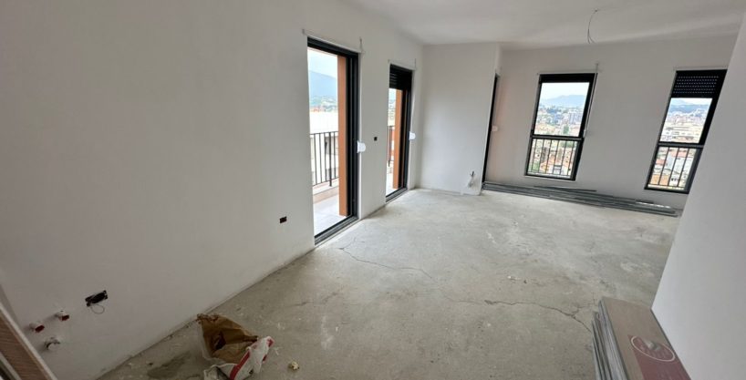 Appartamento 3+1+2 in vendita in via Qemal Stafa, vicino a Shkolle se Kuqe, Tirana (ID 4131456)