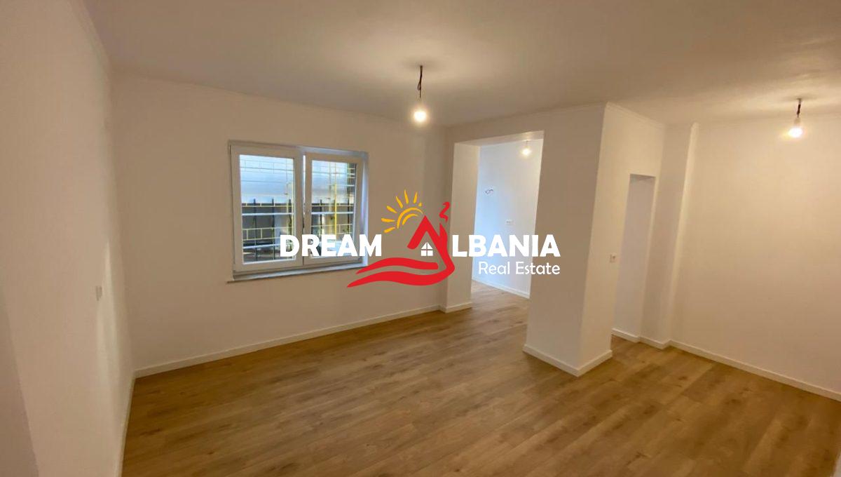 ambient biznesi me qera rruga e durresit (6)