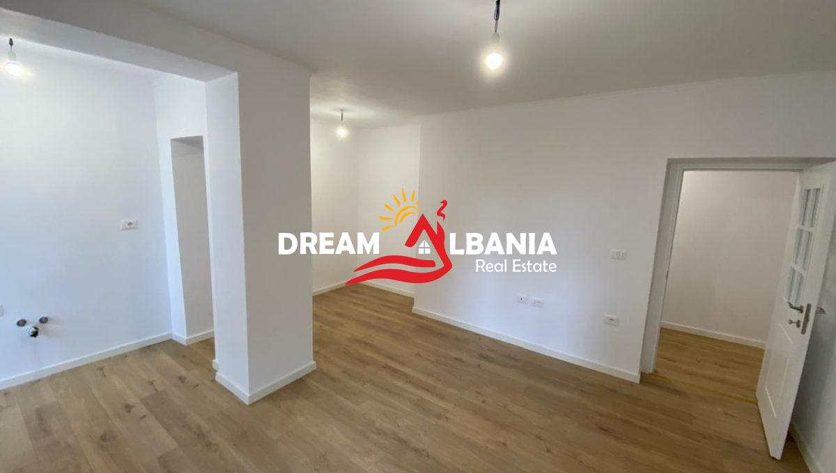 ambient biznesi me qera rruga e durresit (8)