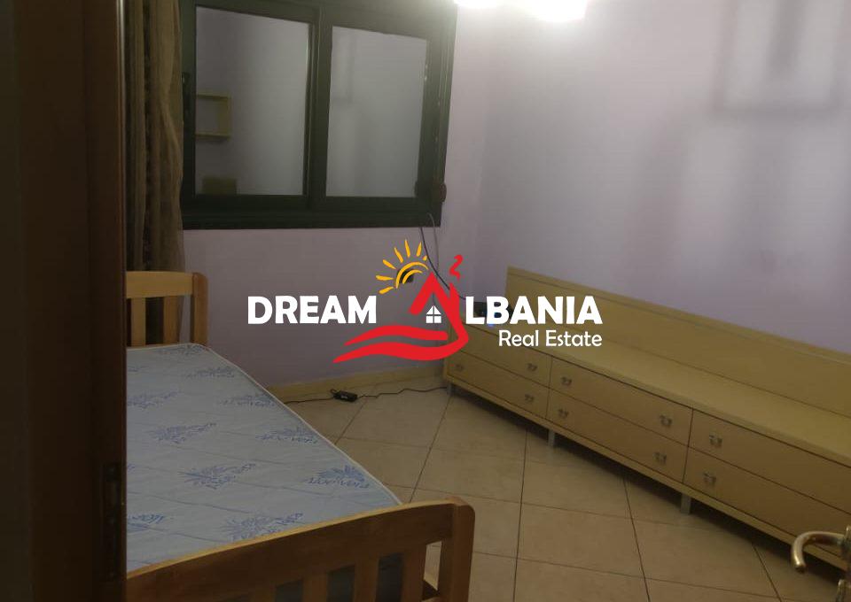 Jepet me qera apartament 2+1 ne rrugen Ferit Xhajko prane tregut te Medresese (ID ) (3)