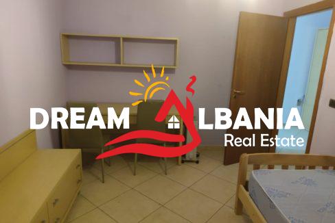 Jepet me qera apartament 2+1 ne rrugen Ferit Xhajko prane tregut te Medresese (ID ) (5)