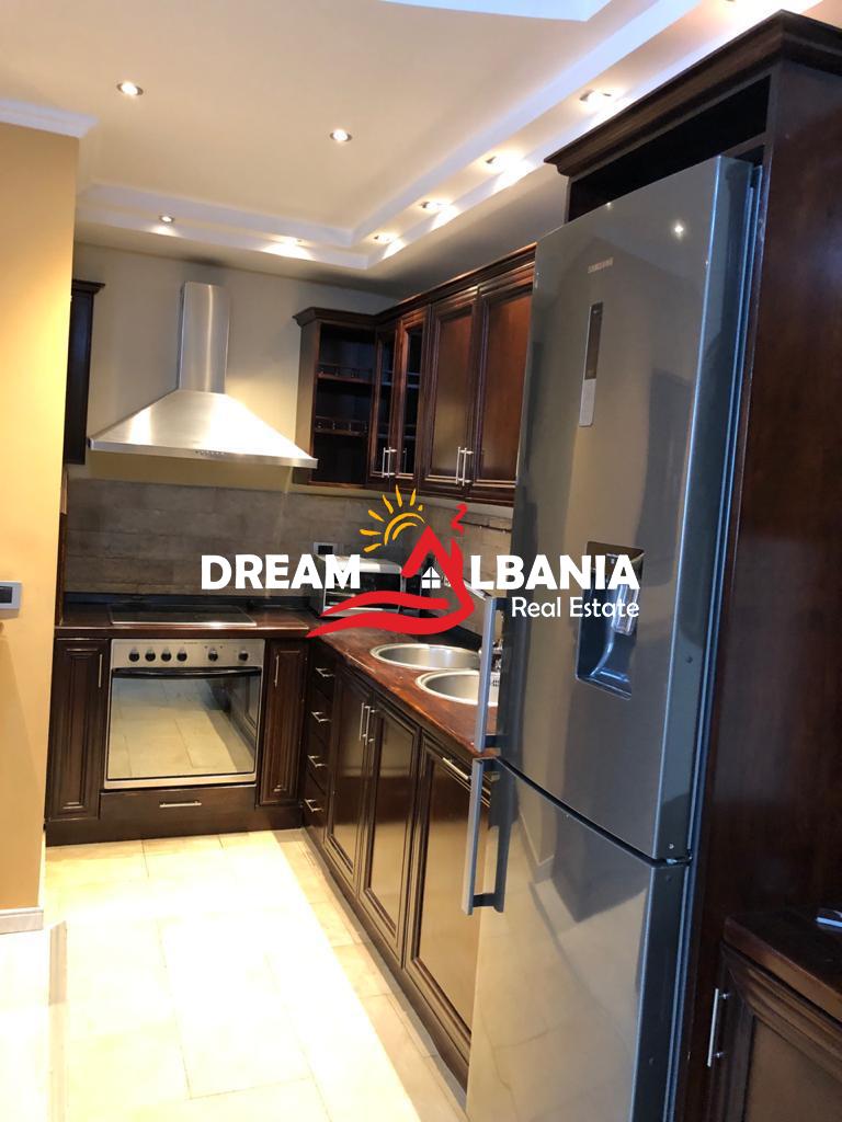 (Shqip) Apartament 3+1 me qera ne zonen e Bllokut prane Fakultetit Juridik ne Tirane (ID 4231317)