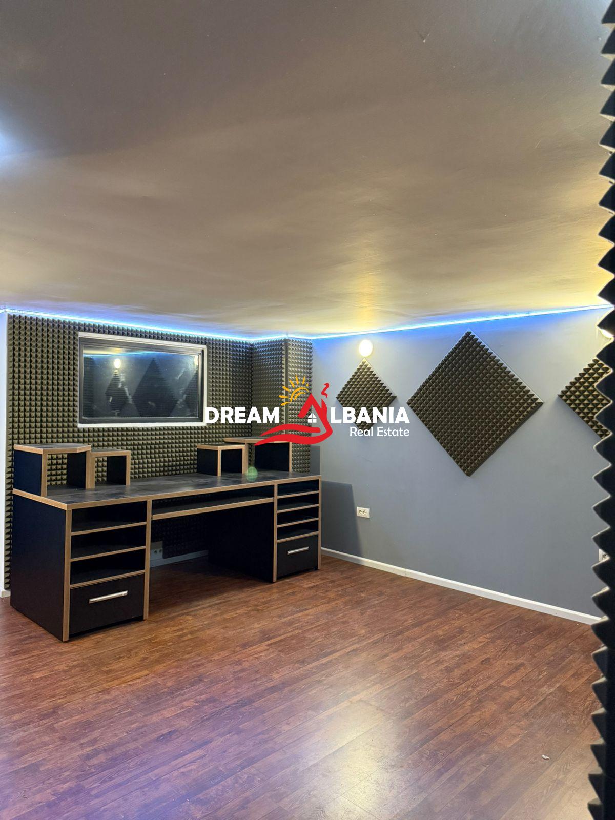 Dyqan Dublex me Qera ne Yzberisht (ID 42711150)