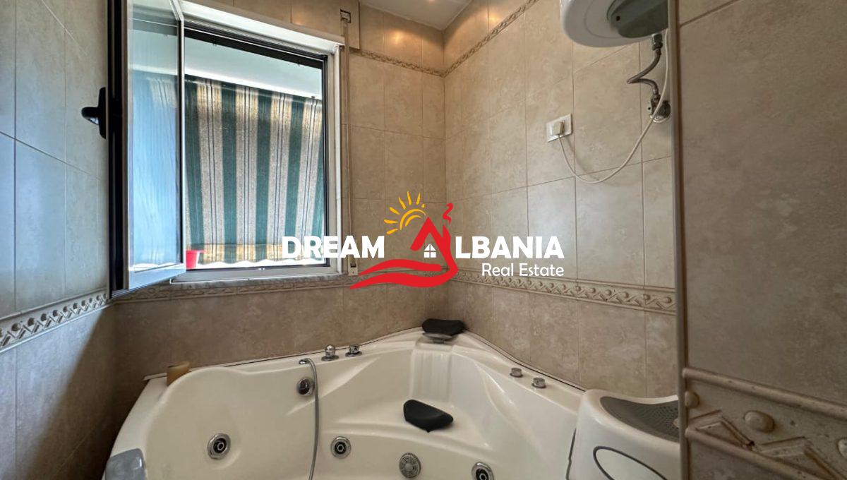 fe8efea8-4186-4e70-8e22-8f8b4b9b2518