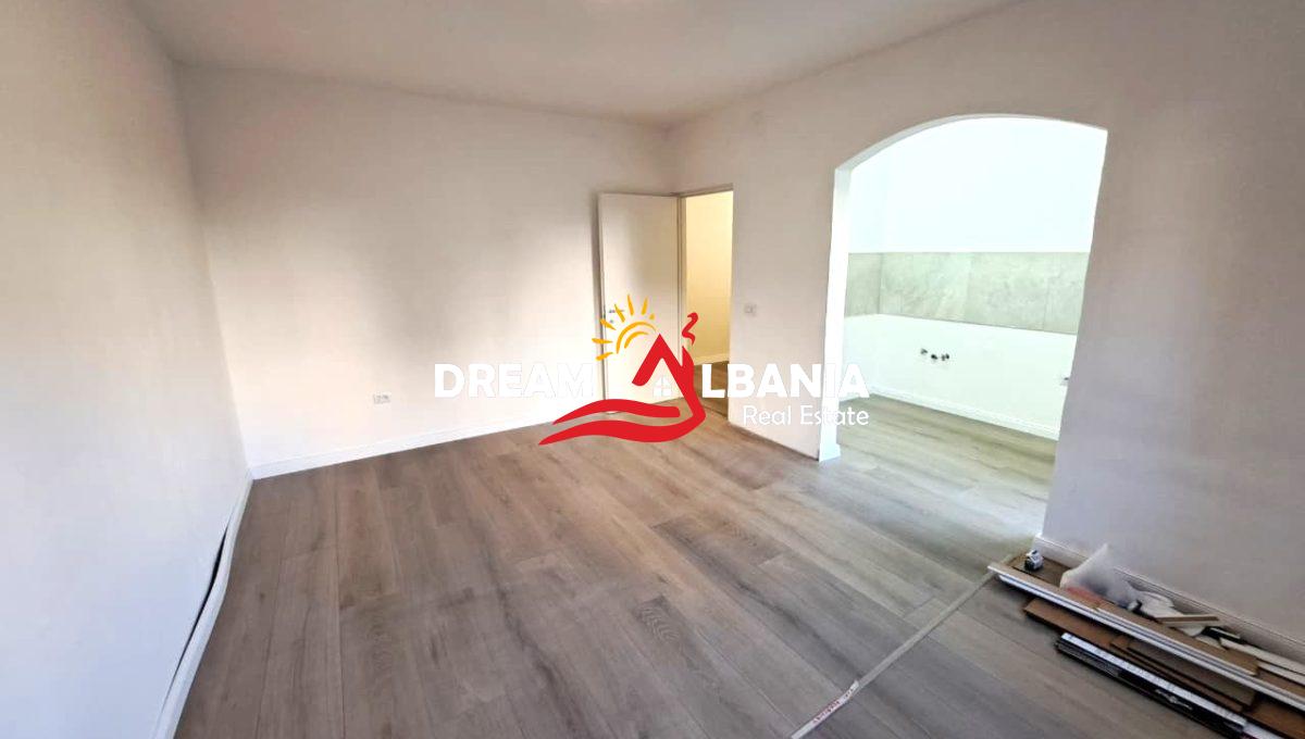 Apartament 1+1 ne shitje ne kombinat (4)