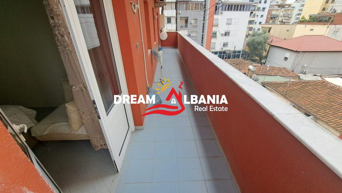 Apartament 2+1 me qera rruga e kavajes (1)