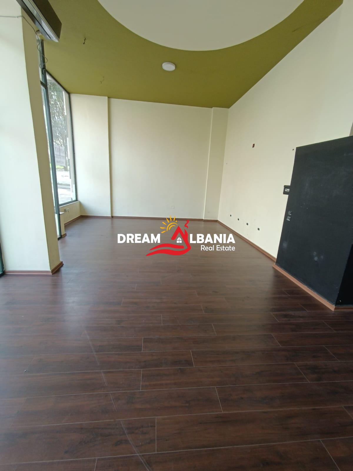 Ambjent biznesi ne shitje ne Rrugen e Elbasanit, Tirane (ID 4171619)