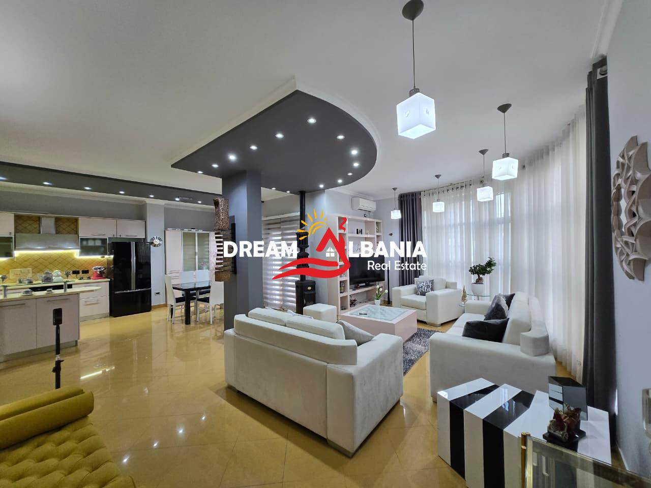 Jepet kat vile me qera ne Rrugen e Elbasanit , Tirane ( ID 4251434 ) .