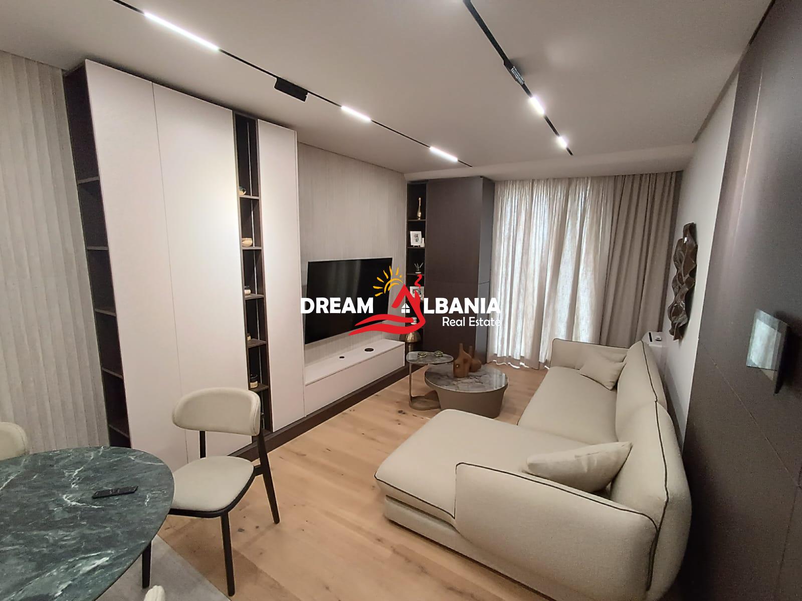 Tirana’daki Altın Kule’de Kiralık Lüks 1+1 Daire (ID 42111521)