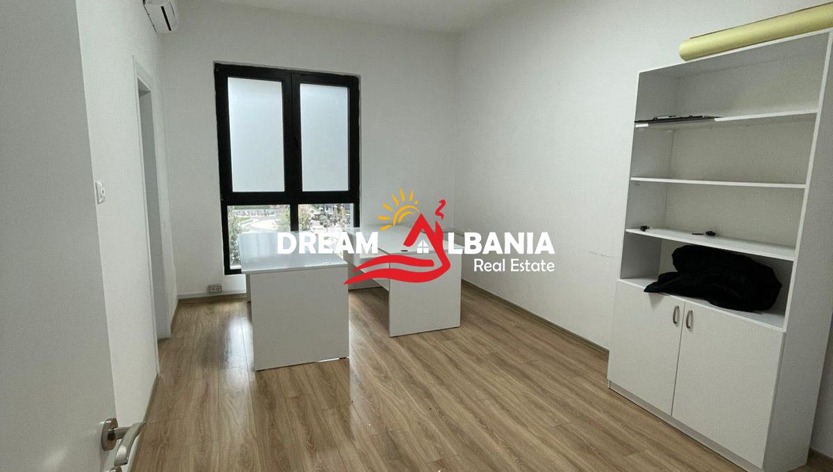 Ambient biznesi me qera square 21 (1)