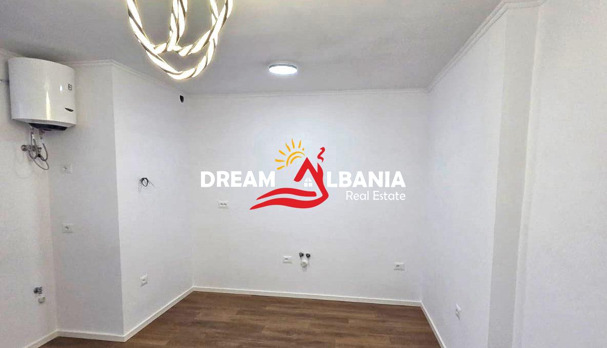 2 garsoniere ne shitje stadiumi dinamo (1)