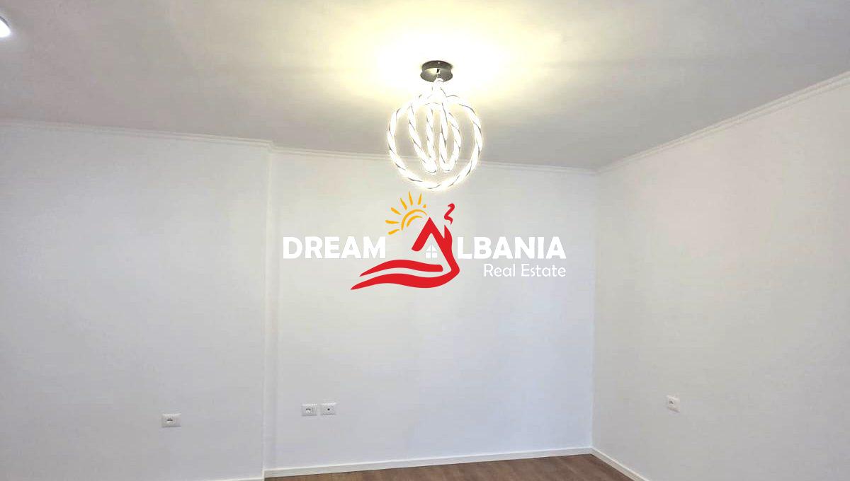 2 garsoniere ne shitje stadiumi dinamo (2)