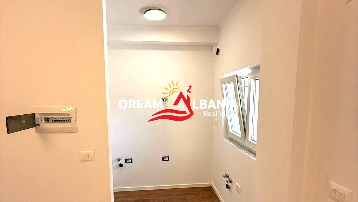 2 garsoniere ne shitje stadiumi dinamo (4)