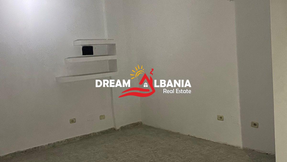 Dyqan per shitje Tirane (1)