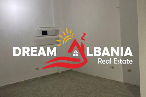 Dyqan per shitje Tirane (1)