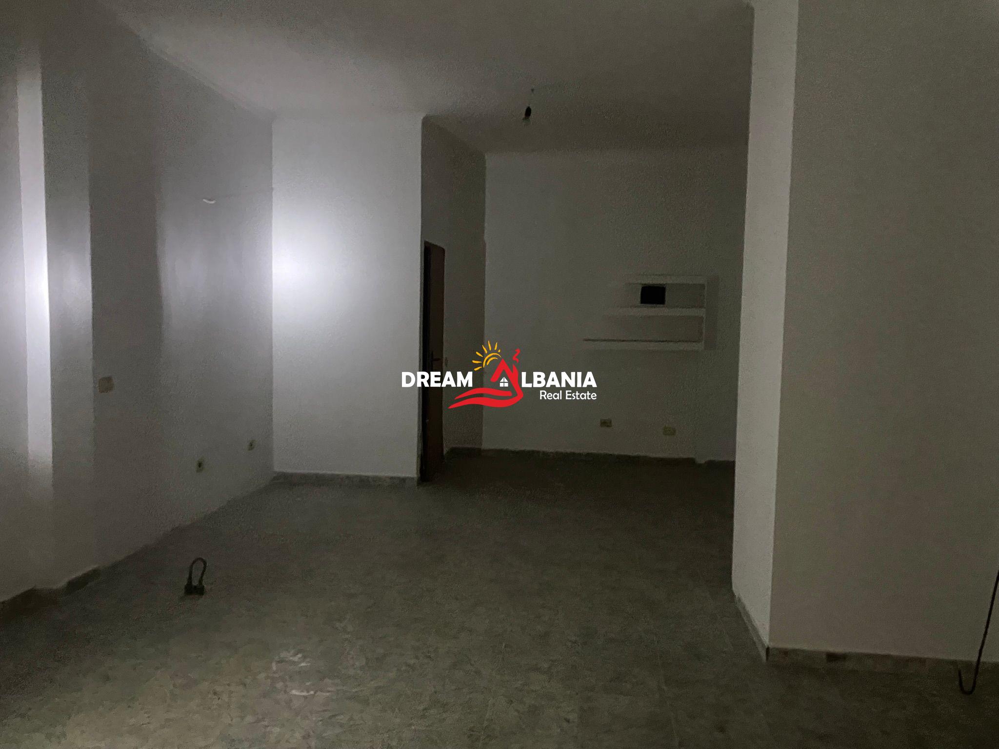 Dyqan/Zyre/Garsonjere per shitje ne zonen e Laprakes tek Rruga Dritan Hoxha ne Tirane (ID 4171621)