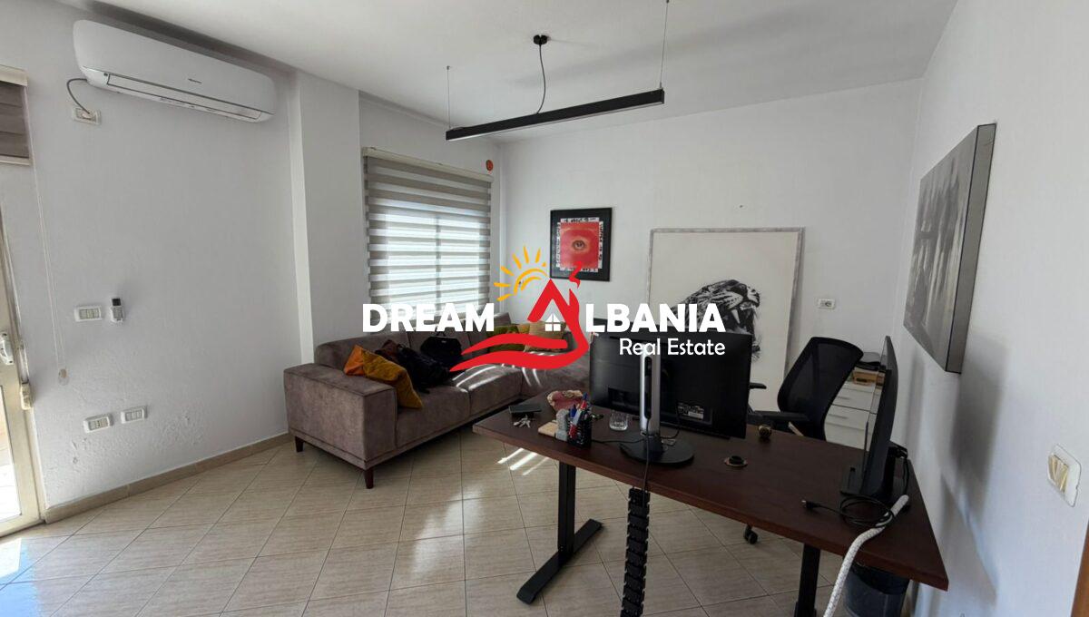 Jepet me qera zyre e mobiluar tek Komuna e Parisit, prane Kristal Center (ID 42611531) (10)