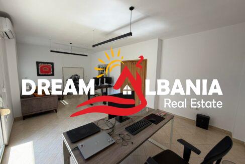Jepet me qera zyre e mobiluar tek Komuna e Parisit, prane Kristal Center (ID 42611531) (7)