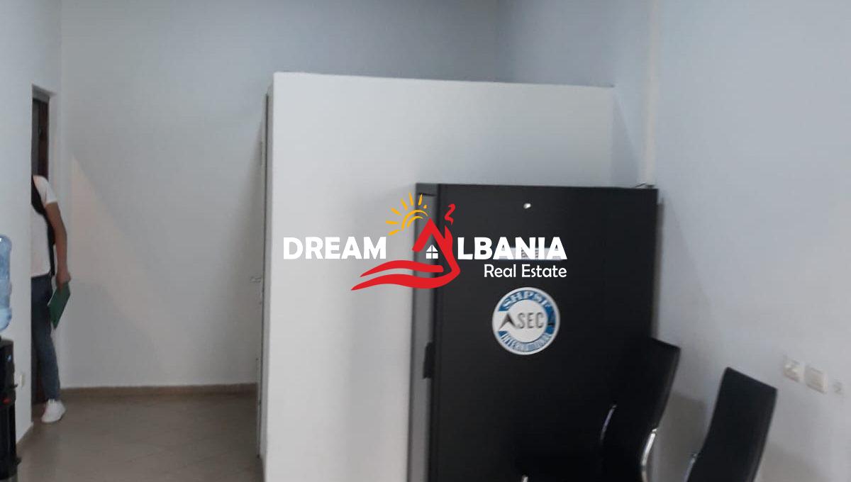 Jepet me qera zyre ne Bulevardin Zogu i Pare prane Ministrise se Drejtesise (ID 42611423) (1)