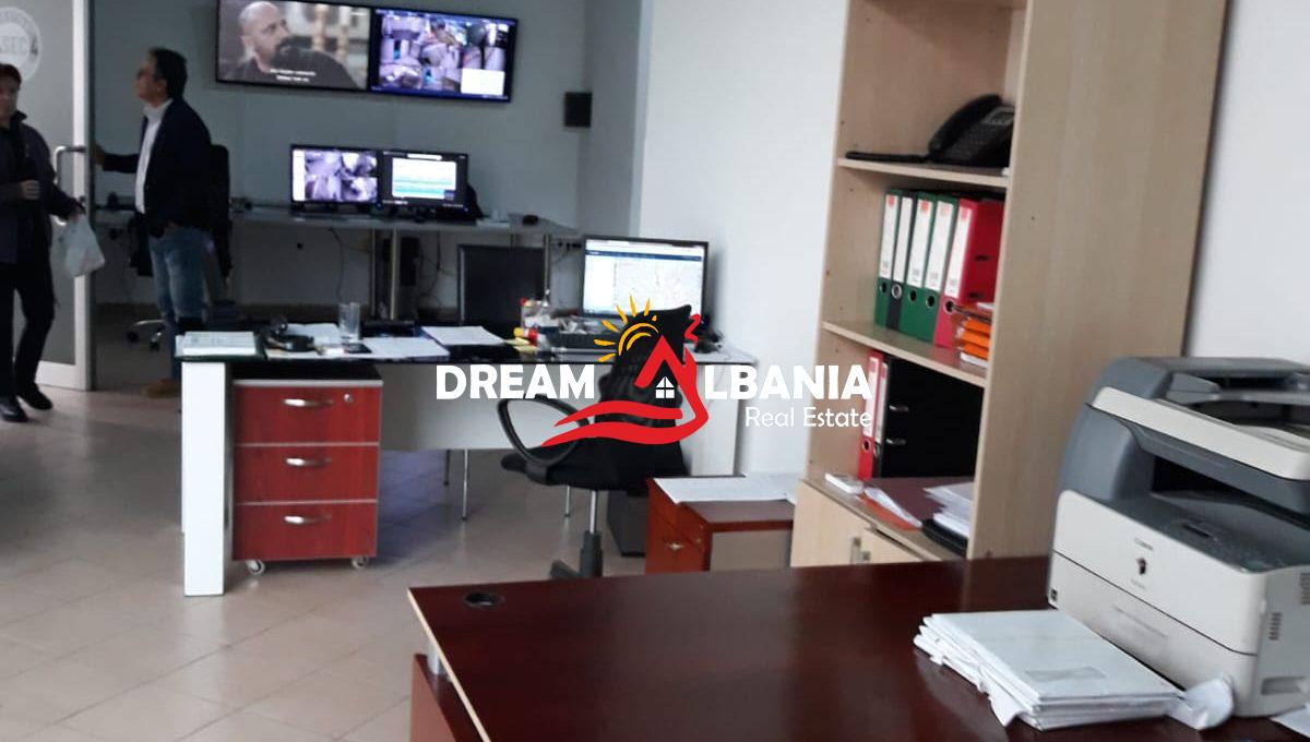 Jepet me qera zyre ne Bulevardin Zogu i Pare prane Ministrise se Drejtesise (ID 42611423) (2)