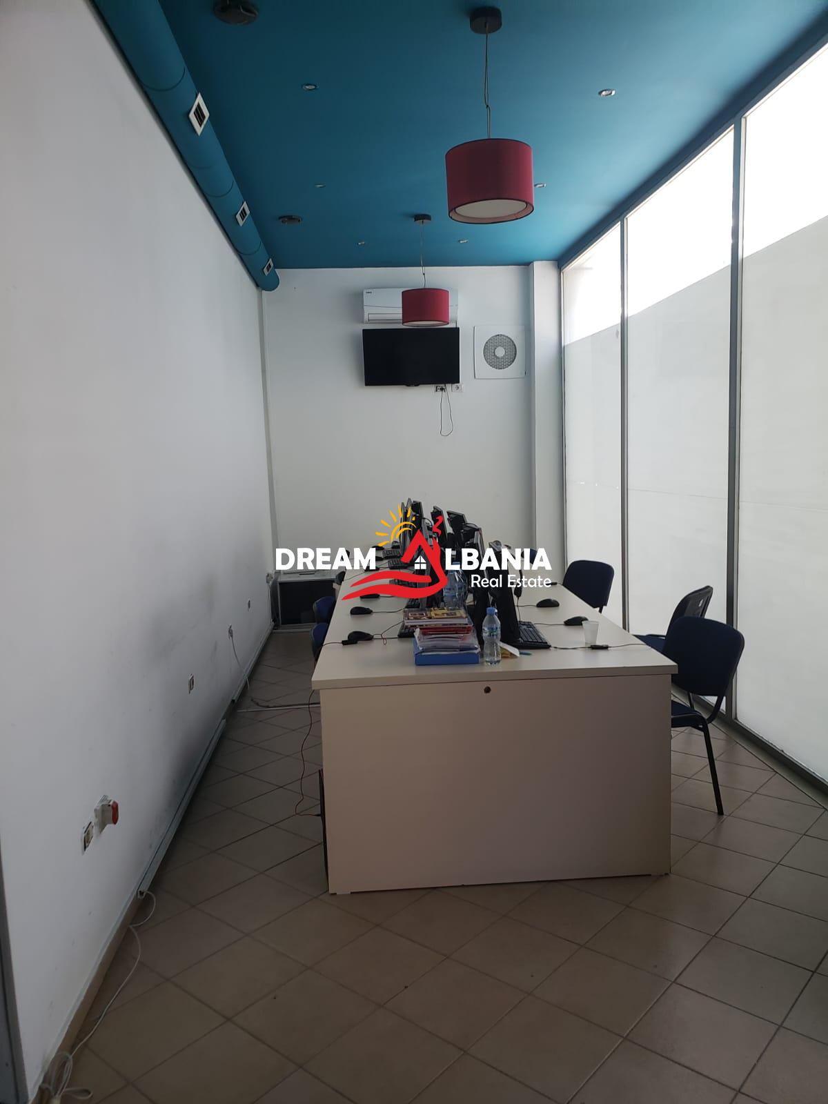 Jepet me qera zyre ne Bulevardin Zogu i Pare prane Ministrise se Drejtesise (ID 42611423)