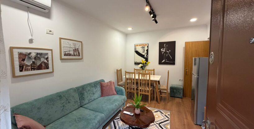Jepet me qera apartament 1+1 me oborr tek 21 Dhjetori prane Mondial (ID 4219487)
