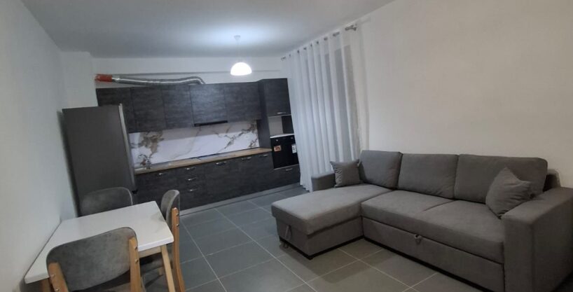 Apartament 2+1 me qera ne Fund te Rruges 5 Maji prane Pallateve te Rindertimit (ID 42215548)