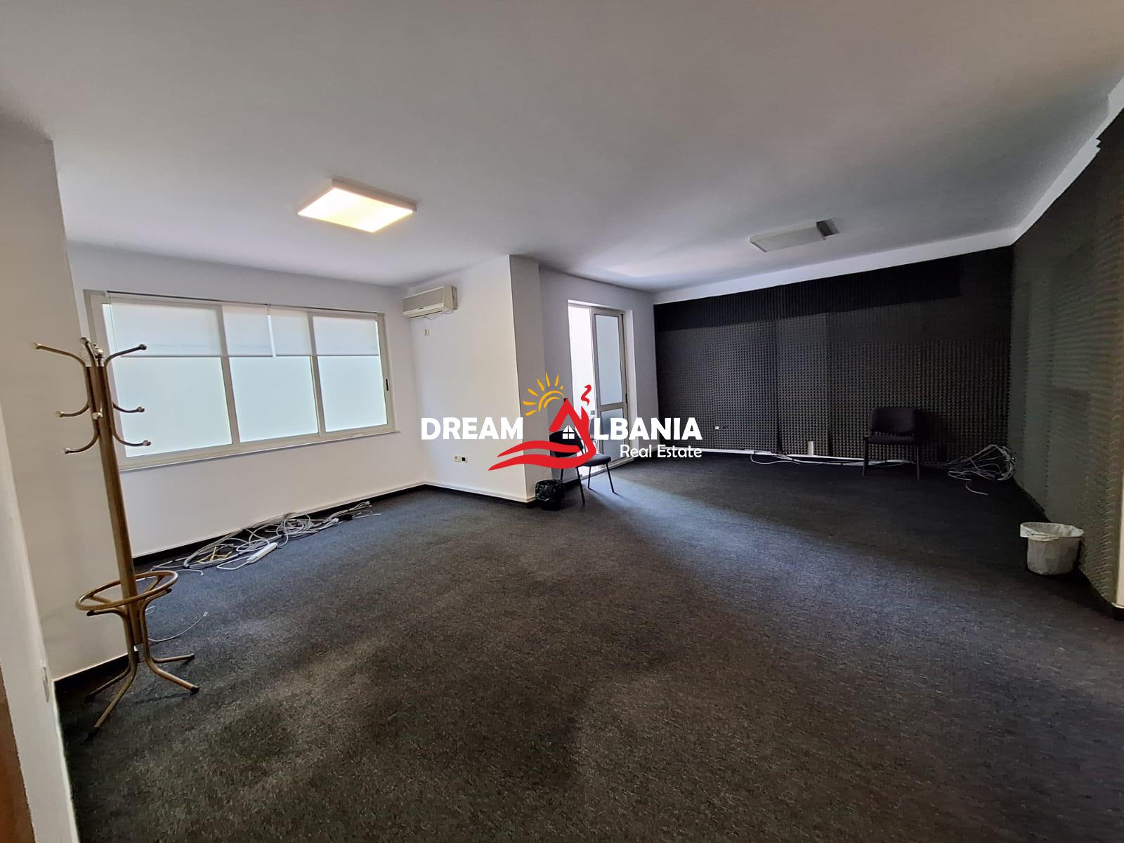 Brigada VIII Caddesi Yakınındaki Blokta Kiralık İş Yeri (ID 42611541)