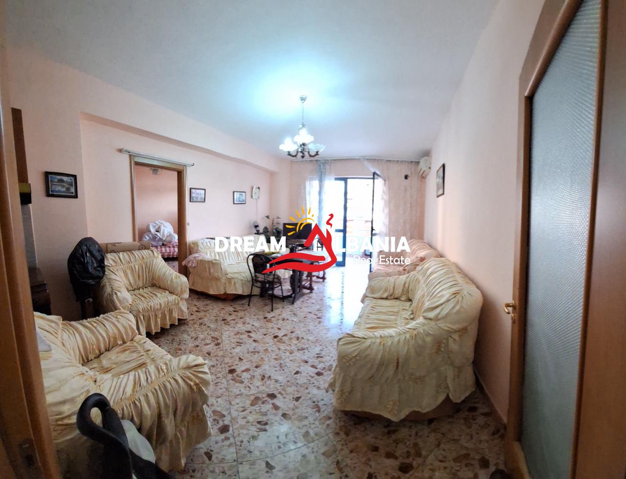 Shitet Apartament 1+1 në Rrugën e Elbasanit prane deges se thesarit ( 4119480)